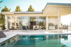 Glass pavilion residence with pool
